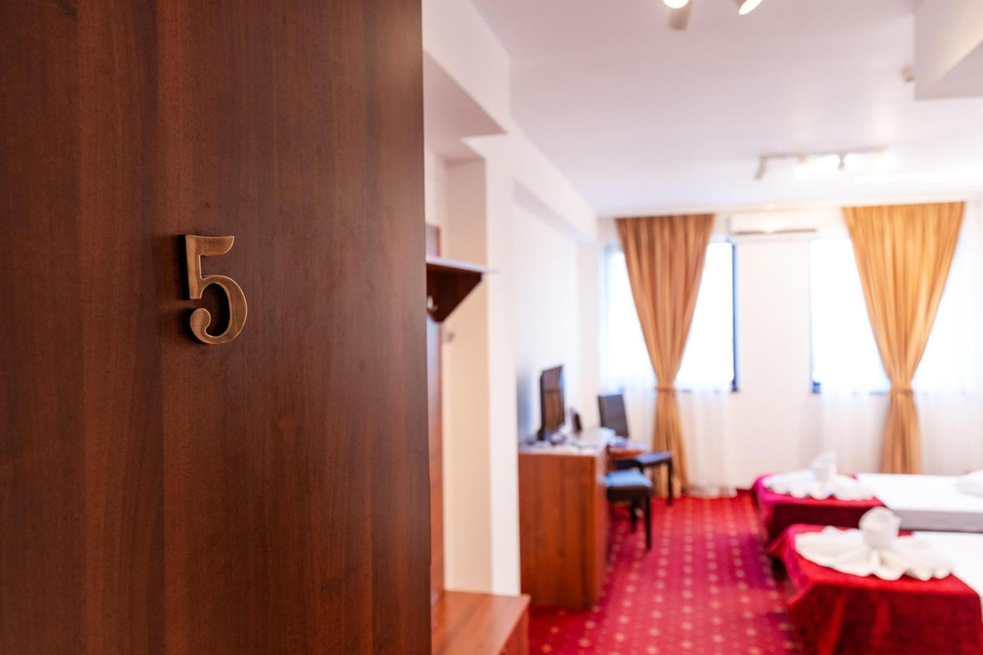 Hotel Luxor Medgidia Eksteriør billede